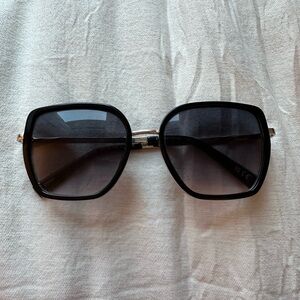 Foster Grant Black Oversized Sunglasses